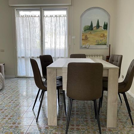 Stefano'S Guests House: 2 Bedrooms & Parking In Viareggio Eksteriør bilde