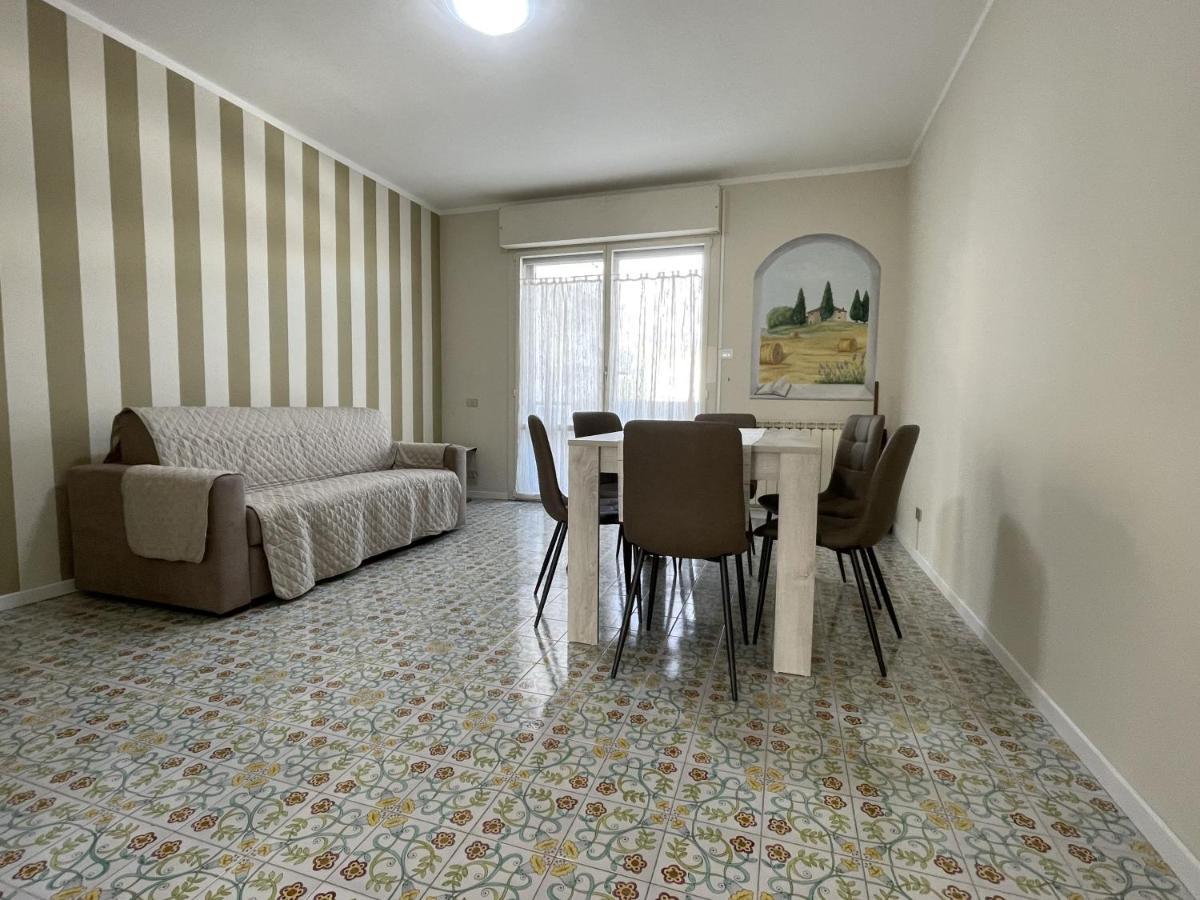 Stefano'S Guests House: 2 Bedrooms & Parking In Viareggio Eksteriør bilde